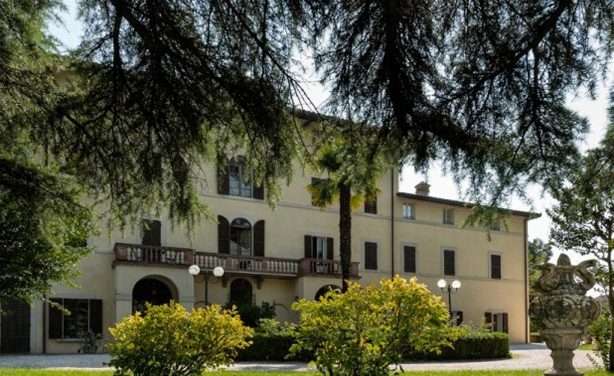 La storica dimora Villa Donini, Perugia contemporanea a bordo del minimetrò