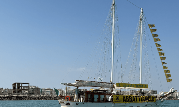 Goletta Verde sotto l’ecomostro del Porto di Nettuno, ABBATTIAMOLO